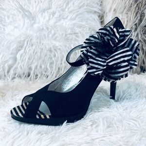 White Striped Flower Accent Peep Toe High Heels